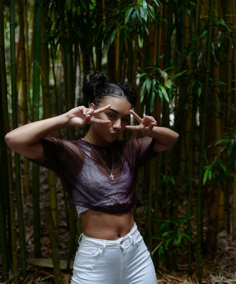 Alix Lapri schöne porno bild