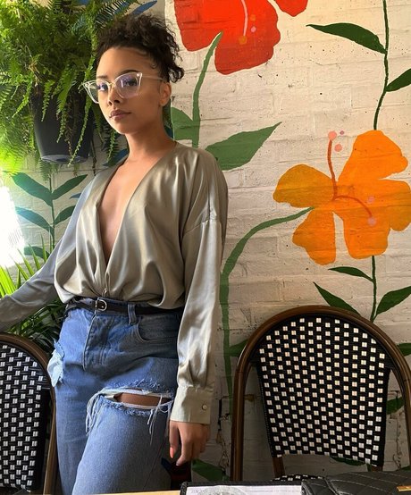 Alix Lapri kostenlose erwachsene galerie