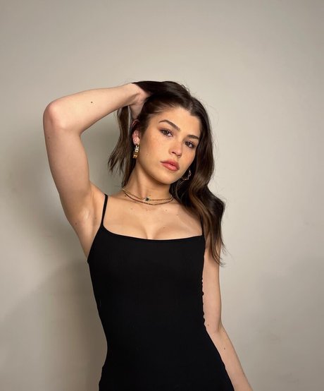 Dylan Conrique model hd foto