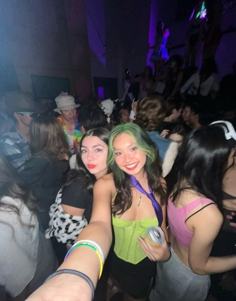 strandblondine onlyfans kunst hübsche bilder