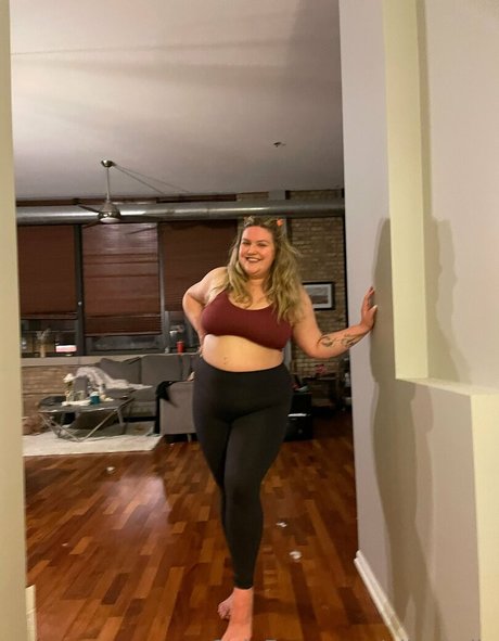 ellesbelly perfekte nacktheit archiv