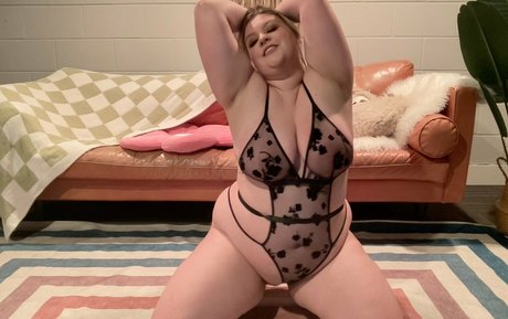 ellesbelly nacktheit erwachsene foto