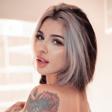 Giovanna Campomar_ perfekte heiße galerie