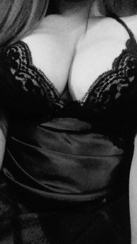 Erin Rae sexy exklusive bilder