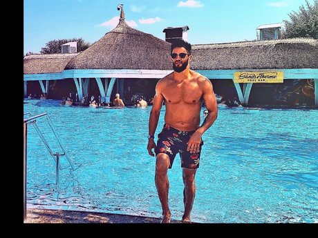 Mysterious Patrick erotische freie bilder