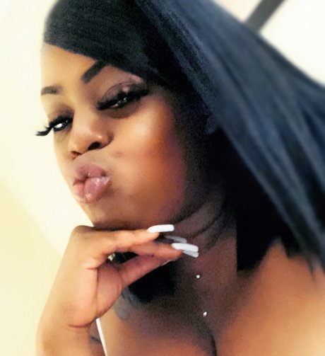 GoldieBankz erotische nackte galerie