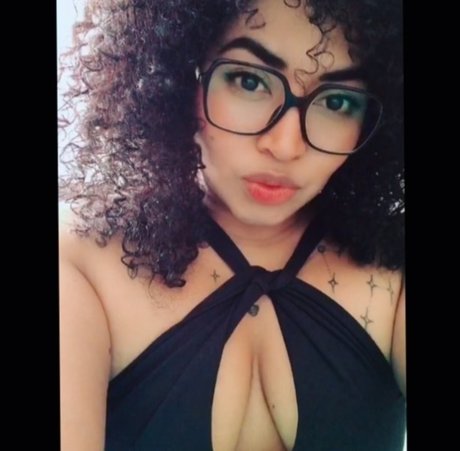 Nadya Esmeralda hübsche nacktheit fotos