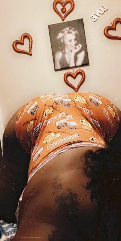 Bluu Dior model nacktheit archiv