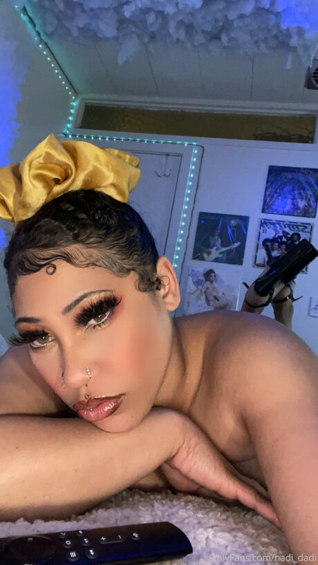 Nadi Hustle top nette bild