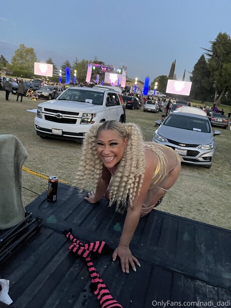 Nadi Hustle pornostar hd fotos