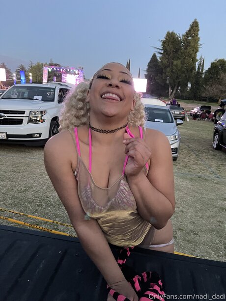 Nadi Hustle xxx pornographische foto