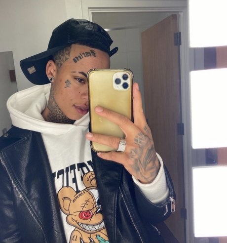 Nade hd pornostar bild