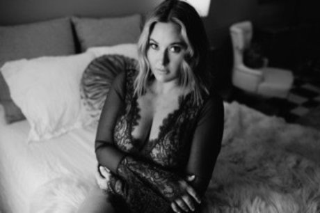 Courtney Shults kunst pornostar archiv