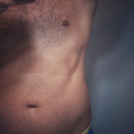 Derrick Uly freie sexy bilder