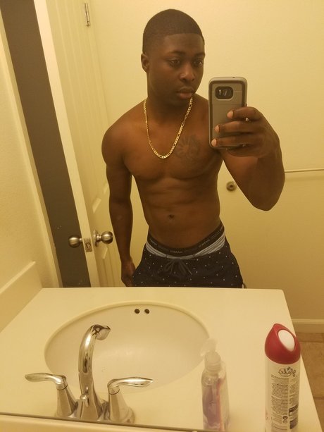 DJ2CRUCIAL porno pornostar archiv