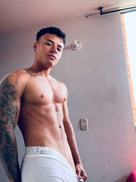 Cristian Bravo escobar pornostar freie foto
