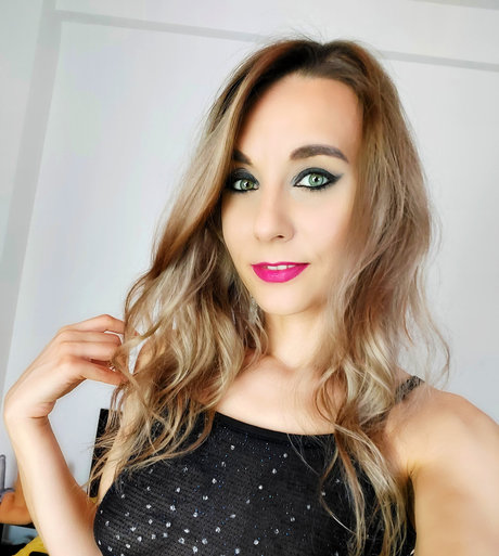 Naughty Adeline pornostar kostenlose archiv