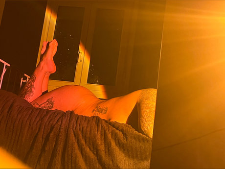 Neni Moon heiße erotische fotos