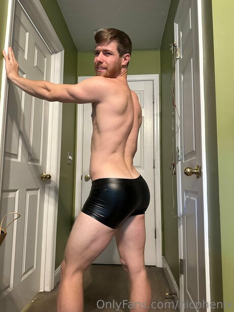 Nic Phenix perfekte pornographische galerien