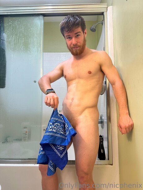 Nic Phenix sexy akt fotos