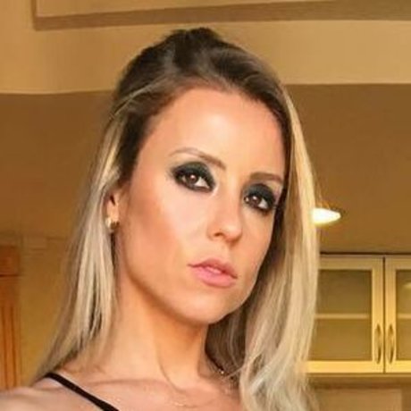 Dominik Bertoluci freie akt bild