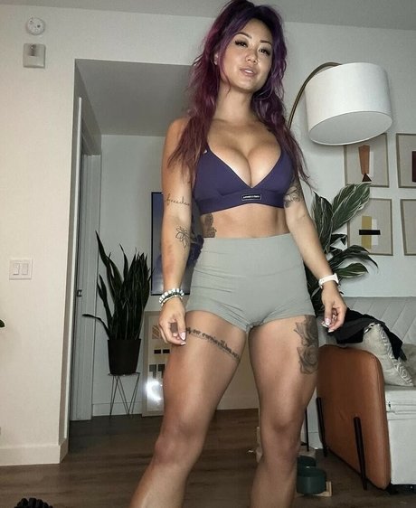 Cynthia Leu sexy erotische bild