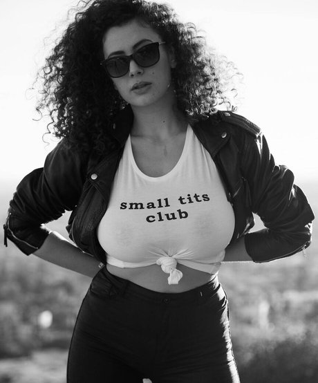 Leila Lowfire kunst heiße galerien