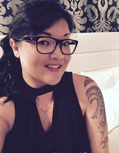 kellynakatomi nacktheit exklusive galerie