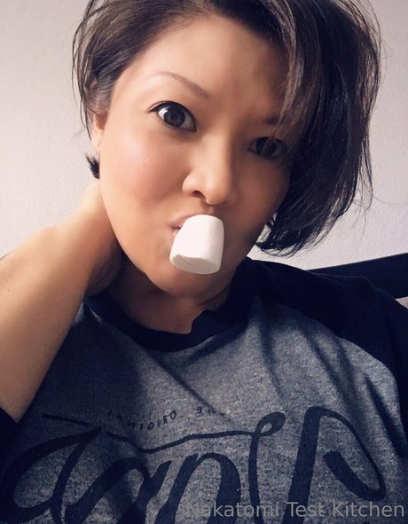 kellynakatomi nackt bild