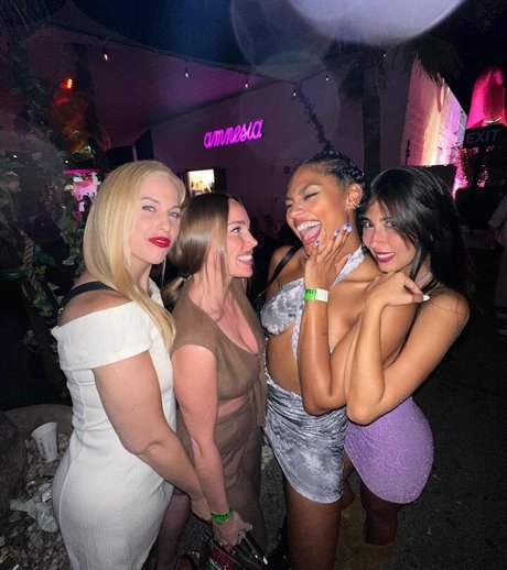 Nia Correia OT porno freie galerie