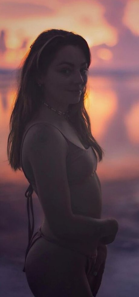 Roxane ASMR sexy nackte bilder