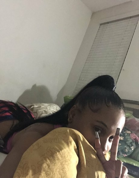 officiallyariaa top schöne foto