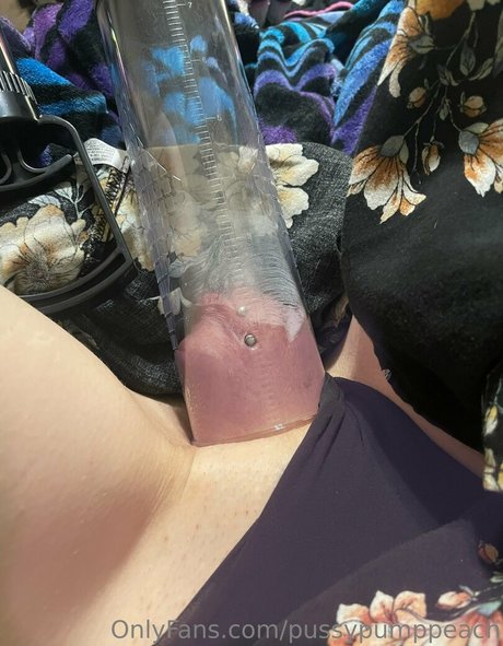 pussypumppeach heiße nackt bild