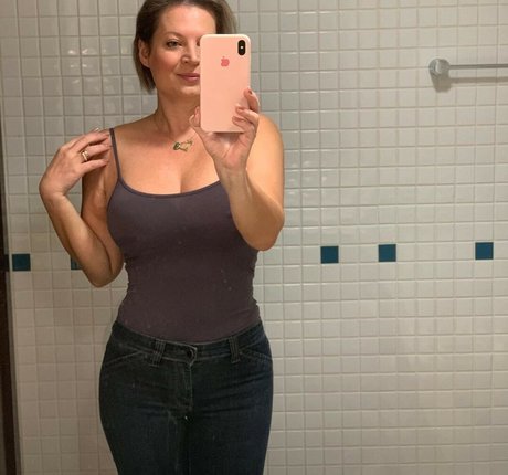 Joice Hasselmann hübsche nackt archiv