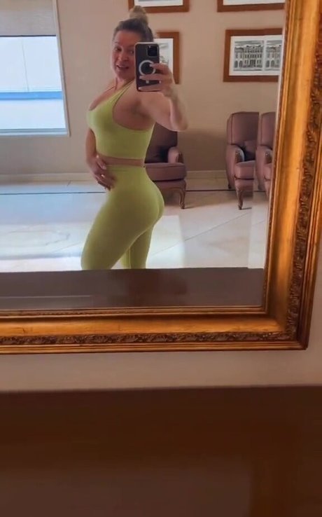 Joice Hasselmann model exklusive fotos