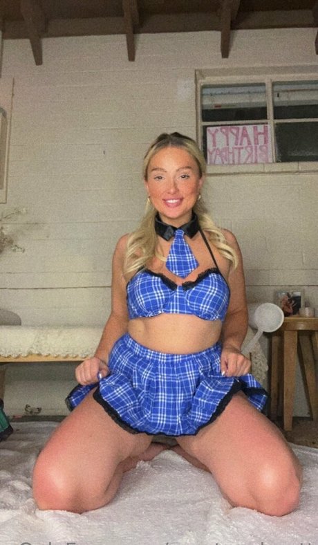 courtneyhuntt schauspielerin nackt archiv