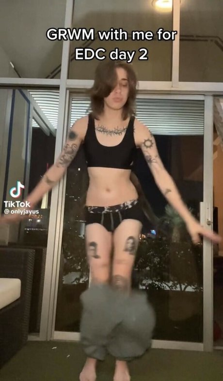 Onlyjayus exklusive nackte galerien