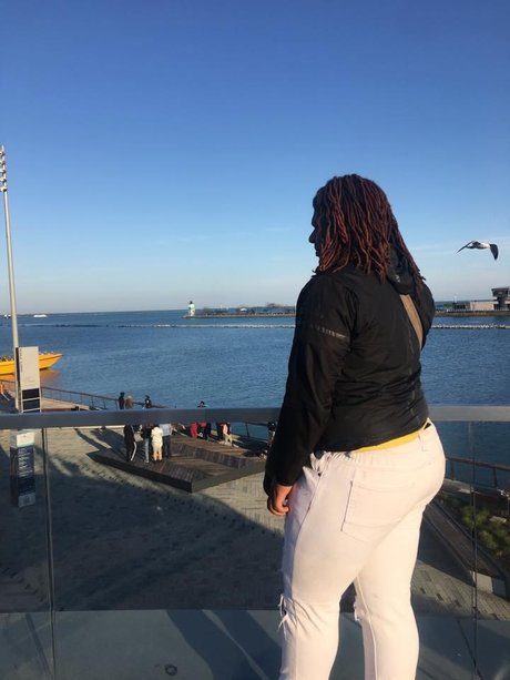 Aubrie Leeks sexy nackte galerie