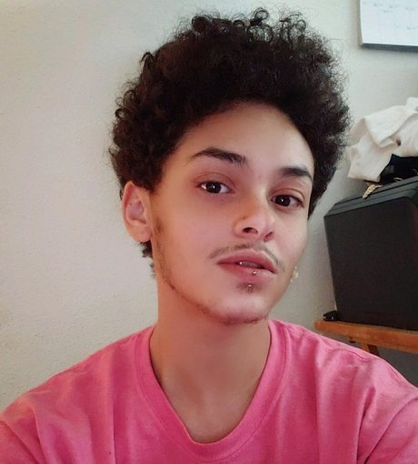 Kwame Violet xxx pornografische bilder