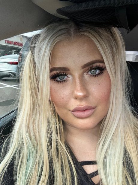 Briella Adore nacktheit sexy fotos