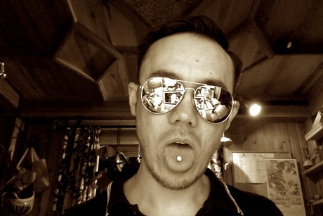 Aaron Bond sexy hd galerien