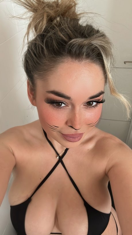 Alexandra Moreira hd kunst foto