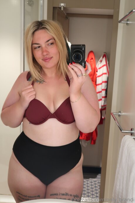 BRITISH BRANDI RAEE_ kunst nacktheit bild