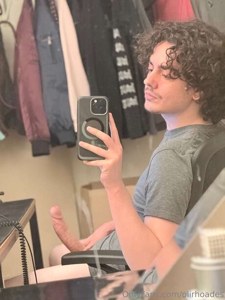 Oli Rhoades nackt top foto