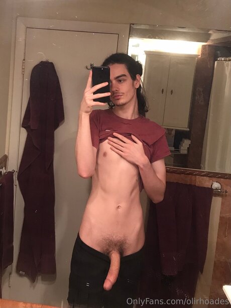 Oli Rhoades model top galerie