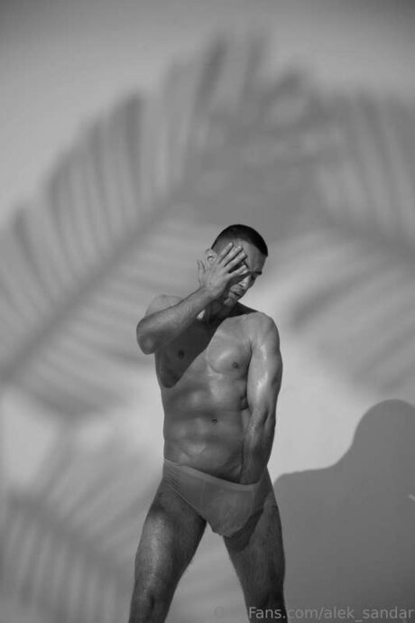 Alek Sandar exklusive heiße archiv