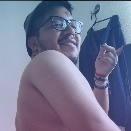 PandaHashira model akt fotos