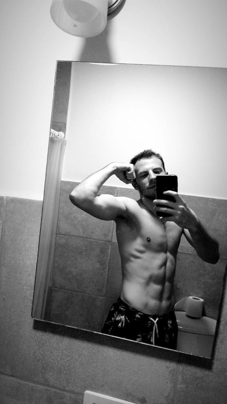 Luciano Oieni kostenlose nackt bild