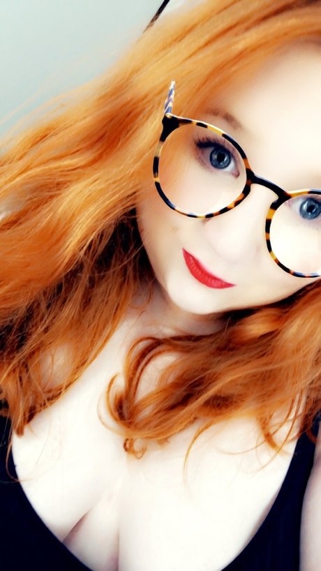 PlusSizeRed xxx foto