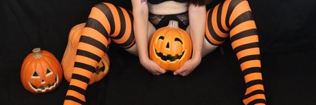 Cherry Charming schauspielerin nackte archiv